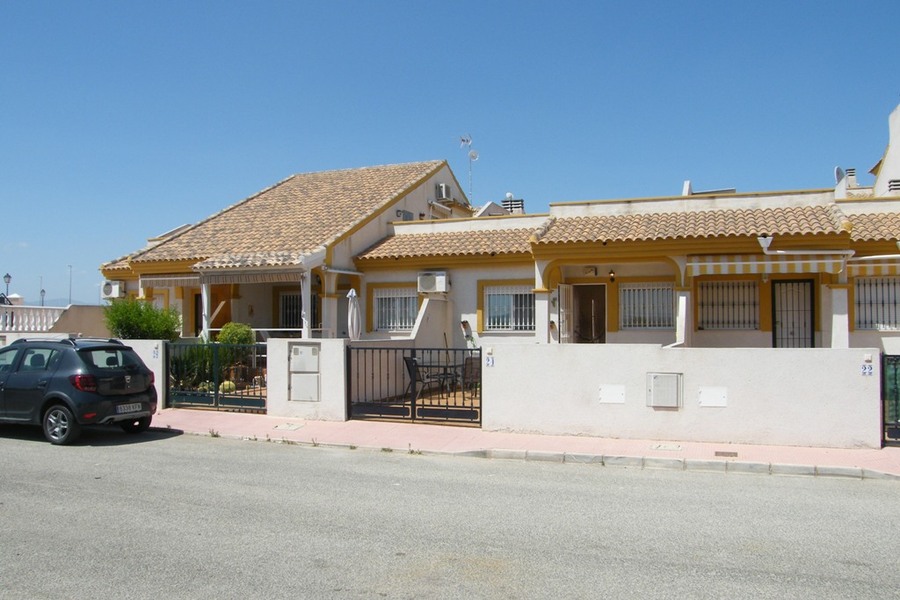 2 bedroom bungalow for sale in Daya Nueva, Costa Blanca